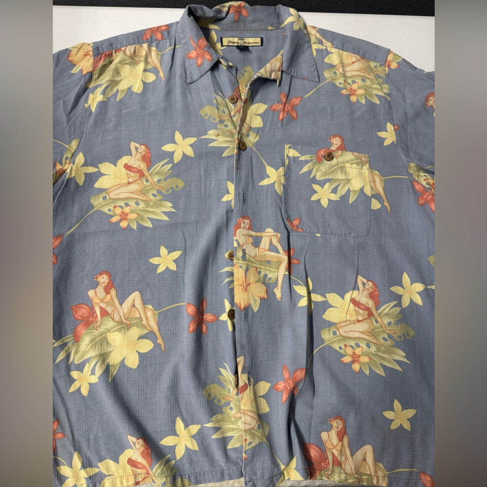 Unique 100% Silk Tommy Bahama Blue and Yellow Floral Pin-up Design Shirt